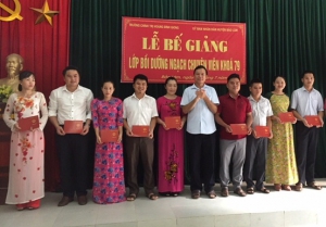 Bế giảng lớp Bồi dưỡng ngạch chuyên viên  khóa 79 (huyện Bảo Lâm)
