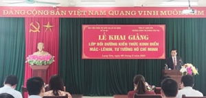 Giảng viên Trường Chính trị Hoàng Đình Giong tham gia khai giảng Lớp Bồi dưỡng kiến thức kinh điển Mác - Lênin, tư tưởng Hồ Chí Minh tại Lạng Sơn
