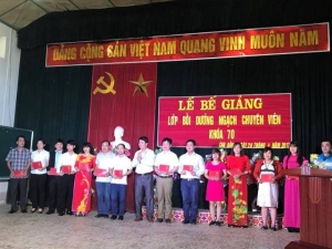 Bế giảng lớp Bồi dưỡng ngạch chuyên viên khóa 70