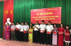 Bế giảng lớp Bồi dưỡng ngạch chuyên viên khóa 74