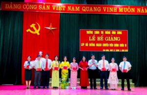 Bế giảng lớp Bồi dưỡng ngạch chuyên viên chính khóa 10