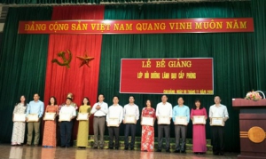 Bế giảng lớp Bồi dưỡng lãnh đạo cấp phòng khóa 01 và khóa 02