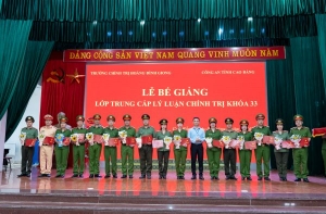 Bế giảng lớp Trung cấp lý luận chính trị khóa 33