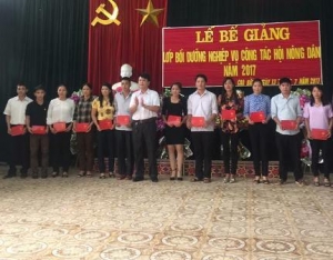 Bế giảng lớp bồi dưỡng nghiệp vụ công tác Hội Nông dân năm 2017