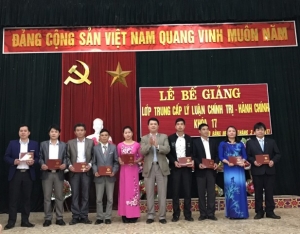 Bế giảng lớp Trung cấp lý luận chính trị - hành chính khóa 17