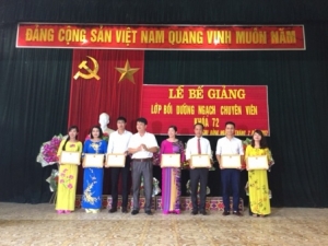 Bế giảng lớp Bồi dưỡng ngạch chuyên viên khóa 72