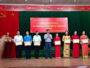 Bế giảng lớp Trung cấp lý luận chính trị - hành chính  Khóa 53 (huyện Thông Nông)