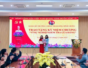 Lễ trao tặng huy hiệu Đảng và Kỷ niệm chương “vì sự nghiệp kiểm tra của Đảng”